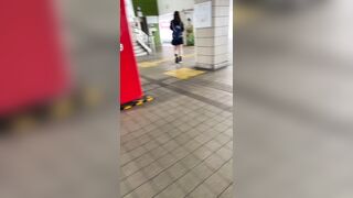 【撮影バレ03】挑発的JK(電車対面）(顔出し)ロングスカートだけど…深いフロントスリットをぱっくり大胆に割って攻める超絶美人OLさんにフォーカ jav jvip