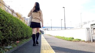 無防備激カワ○K！ハミケツ極小パンツちゃんはベンチM字開脚パンツ見られても気にしない！_TPC-030 jav jvip ipcam 6