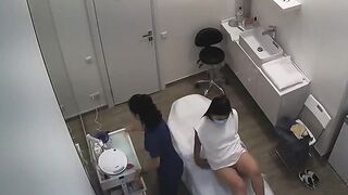 美容室監視❤️数人の美しい若い女性が脚を広げてBヘアの脇毛を処理します ipcam