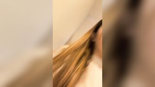 日課の公衆トイレオナを自撮りする女の子 jav jvip