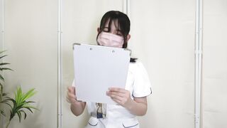 食い込みすぎて陰毛が丸見え美人ナース純白Tバックパンチラ♡【パンチラ美乳逆さ撮り】 jav jvip