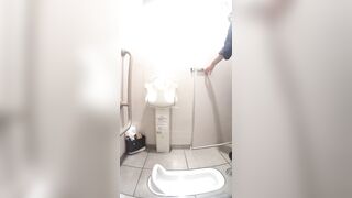 個人撮影　(公衆トイレ）17 jav jvip ipcam voyeur jp 2