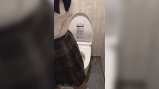 デパートのトイレでこっそりオナニーしちゃうJK148 voyeur jp