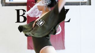 JDダンス部練習で胸チラ頻発！隠そうとする仕草も可愛らしい voyeur jp (1)