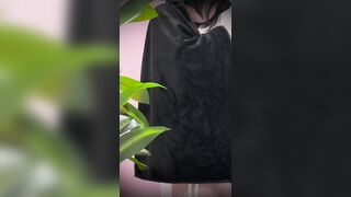 【メイド喫茶バックヤード着替え】凛(リン)と桃(モモ)と一花(イチカ) voyeur jp