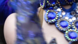 4K 色っぽい美形ダンサーさん、イベント中に衣装がずれるハプニング voyeur jp