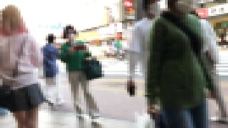 【パンチラ】今流行りのギャル校生の買い物を覗き見 voyeur jp