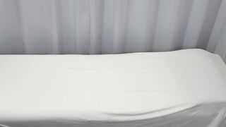 可愛いお顔をした爆乳ティーン患者の心電図検査。推定Iカップの胸に釘付け voyeur jp 1