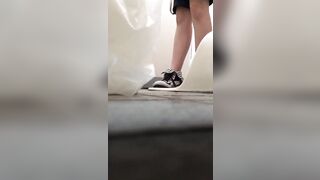 クラス１ の美少女おしっこうんこ , 大学マドンナの和式トイレ, 【FHD】【顔有】女性スタッフのSC籠り空爆　メガネ黒パンプス店員さん voyeur jp (6)