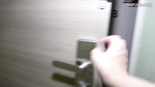 FC2PPV 4815705 【1 7迄990pt】19歳美容系スタイル抜群専門ガクセイあずさちゃん。ナース服の姿で白いニーソ食い込み、ぷにぷに美尻をガン突き。締め付け抜群なパイパンマンコにた jav