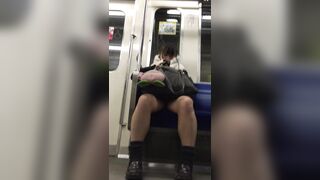 卑猥すぎるぷりっぷり下半身ともっこり股間…大開脚しちゃうど変態JKをねっとり撮影 voyeur jp (1)