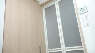 【民泊着替え】パツパツシャツの超爆乳スーツ美女シャワオナのスレンダー美女!!合計2名♡210人目-211人目 voyeur jp