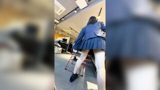 【短いので安く】マックでKパンチラ voyeur jp