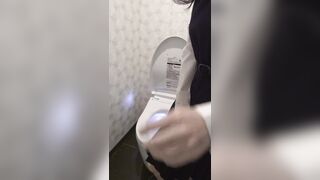 デパートのトイレでこっそりオナニーしちゃうJK140 jav jvip