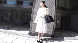 【Sの中の秘密】ノーブラ巨乳とつるつる秘所☆フェミニンお姉さんの禁断の裏側 voyeur jp