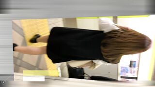 4K60fps bomb_k105 アイドル風激カワJDのミニワンピの中は重ね エスカめくり voyeur jp