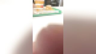 お店の中でも容赦なく見せつけてきた青チェ美少女ちゃん♡ jav jvip