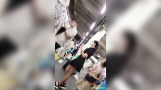 [胸チラ]北川● 子似のスレンダー女子の乳首が丸見え [マスク着] voyeur jp