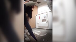 プルプル震え肛門おさえ「んっハァハァハァハァ」 軟便ぶら下がりの大都会駅トイレ未流出 10 voyeur jp