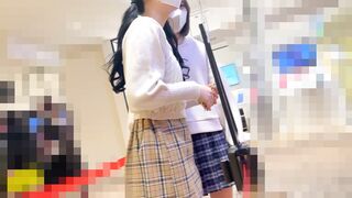 思春期の女学生のパンツを粘着撮り voyeur jp