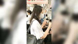 031 美少女の重ね ＋OLお姉さん2人逆さ撮り voyeur jp (1)