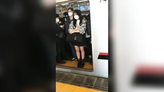 072美形美脚のお姉さん達4人色々逆さ撮り voyeur jp (3)