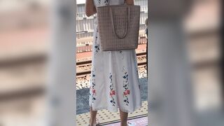 【再販】068超可愛いJDお姉さんと熟女系外人お姉さん逆さ撮り！ voyeur jp (1)