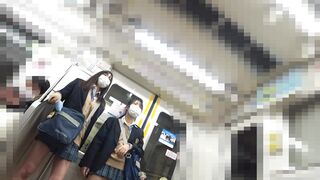 BlueTrain13 スカート短すぎて普通に見えちゃってたり 、大股開いてるのを下から覗いてみたり voyeur jp