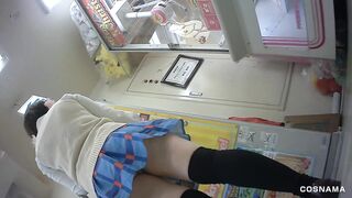 【ラブラ◯ブ】ハロウィンで友達とラブライブ制服の仮装をしてアゲアゲで遊んでる女の子たちのローアングルパンチラ voyeur jp