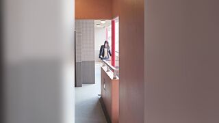 SS級美人のムチムチお尻とハミでたお肉。期間限定特典は立ちオナ voyeur jp 2