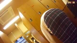 シリーズ一番くっきりな美スジ 、 カメラの真上で股開き 【神降臨 Vol.067】 voyeur jp