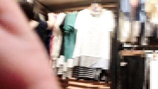 モロバレ大ピンチ !店員が盗撮中に気付いた瞬間の戸惑う姿に興奮！顔もパンツもバッチリ！店員盗撮40 voyeur jp