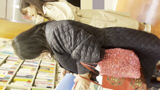 【逆さ撮り4人収録】 パンツ撮られてアソコがヒクヒクしちゃう女の子を激写 ！ voyeur jp