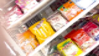 同業者がモバイルバッテリーで撮影 。必死に逆さ撮りする鳥師vs上品な奥様【禁断の逆さ撮り】Vol.52 voyeur jp