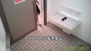 トイレでО原Ｕノ似の現○巨乳美女の着替えの秘密 voyeur jp