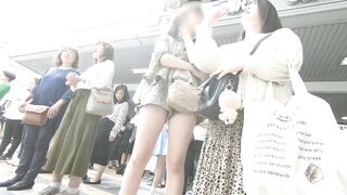 No.462【2人セット】ローアングル過ぎて「中」がモロに見えてしまっていたお嬢さん2名にごめんなさいセット voyeur jp