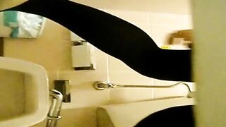 無修正　ホームセンター手撮り便所 voyeur jp