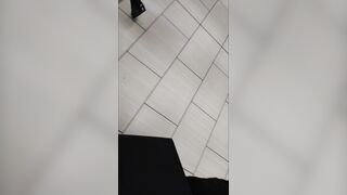 激カワ巨乳のJK ちゃん＊階段逆さでぷるぷるヒップと Pの絶景 voyeur jp