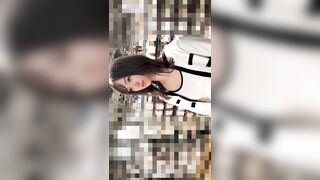 【アパレル店員胸チラ、パンチラシリーズ④ 】インフルエンサークラスの超美女 ！！美尻と食い込みパンティの超接写♡ voyeur jp