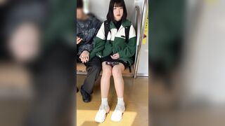 デルタゾーンからお目見え ！　脚フェチ600 2名の美人お姉さんの対面エロ過ぎる生足パンチラ美脚 voyeur jp (1)