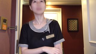 【ホテルウーマン】神作！下着がズレたままTV調整してもらったらオマ○コがハミ出まくってたホテル従業員さん voyeur jp