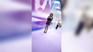 衣料品店の店員はCDパート3を続けました。彼女は昼休みに彼氏と電話をしていたのですが ipcam 2