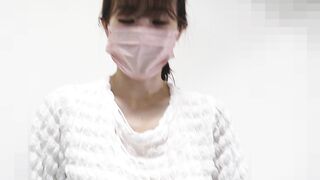 【集荷客胸チラ】 スレンダー美女 美巨乳ズームしたら乳首まで丸見えでした【パンチラ胸チラ】 voyeur jp