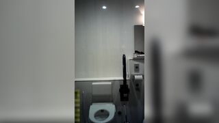 前後2カメが復活！店員風美女達の股間を狙います⑭【突撃！隣の女子トイレ】 voyeur jp