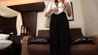 FC2PPV 4822544 【1 15までの期間限定販売！！】優しい口調の淫語で攻め続け、終始射精感をあおり続ける美痴女・みおちゃん。「中じゃないとヤダ」とごねるので中出しでフィニッシ jav