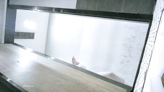 12月にバーの女性用トイレから新たに流出した写真、高画質の舞台裏ショットを個別販売❤️ 数人の一流のガールフレンドが一緒にトイレに行く様子 ipcam (2)