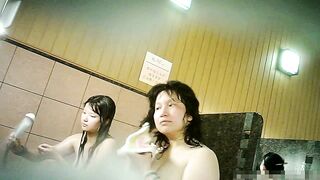 【マルッと追い撮り！女撮師 スーパー銭湯】Vol.24 洗い場！目をつむっている間にキスしたくなりました。 【マルッと追い撮り！女撮師 スーパー銭湯 voyeur jp (4)