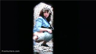 Girls Pee in the Bushes ipcam (14)