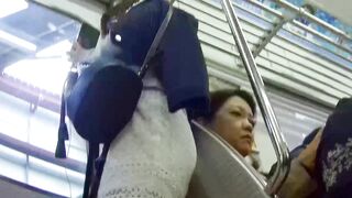 【フロントから覗き体験】 白レーススカ女子のパンスト P逆さ撮り voyeur jp