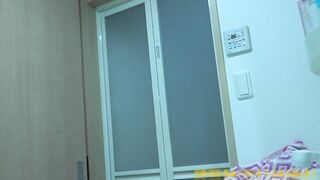 【民泊着替え】 レイヤー巨乳美女と就活生の女の子 －99、100人目－ voyeur jp